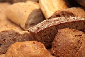 Jak zrobić domowy chleb – przepis krok po kroku